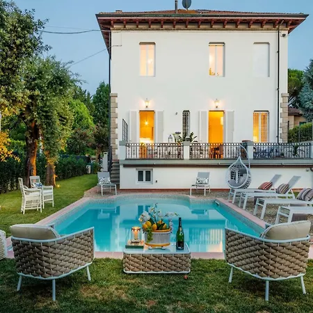Buonamici, A Luxury With Pool Villa Lucca